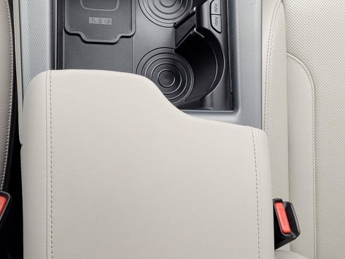 Used 2024 Hyundai Palisade Limited FWD image 13