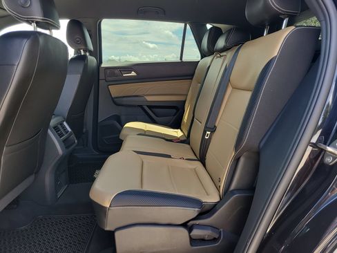 Used 2023 Volkswagen Atlas Cross Sport SE FWD image 9
