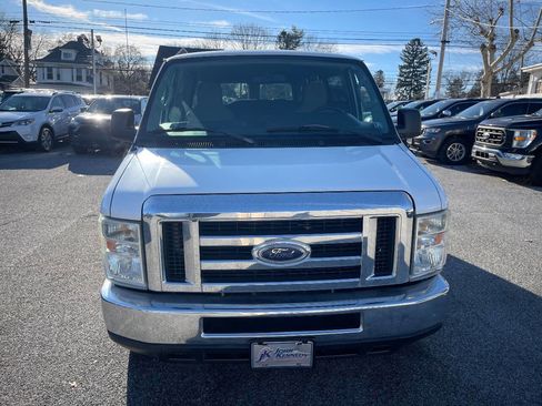 Used 2010 Ford E-350 and Econoline 350 XLT image 9
