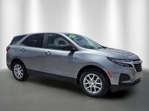 Used 2023 Chevrolet Equinox LS w/ LS Convenience Package FWD image 2