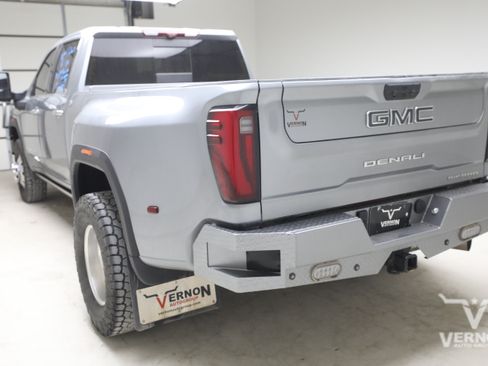 Used 2025 GMC Sierra 3500 Denali Ultimate AWD/4WD image 2