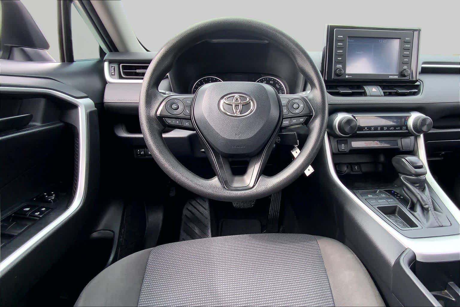 Used 2022 Toyota RAV4 LE FWD image 6