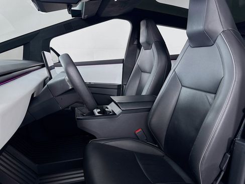 Used 2024 Tesla Cybertruck AWD Crew Cab image 17