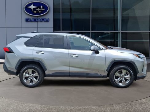 Used 2022 Toyota RAV4 XLE FWD image 9