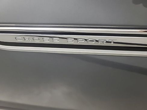 Used 2025 Volkswagen Atlas Cross Sport SE image 12