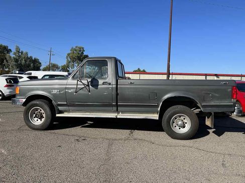 Used 1989 Ford F250 4x4 Regular Cab image 2