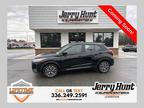 Used 2022 Nissan Kicks SR image 1