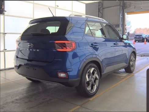 Used 2023 Hyundai Venue Limited w/ Cargo Package image 4