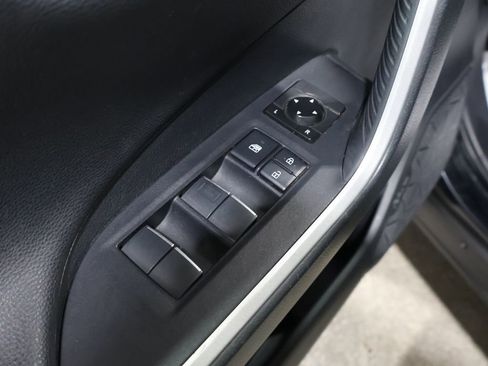 Used 2019 Toyota RAV4 Limited image 14