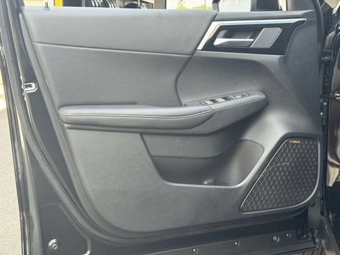 New 2025 Mitsubishi Outlander SE image 21