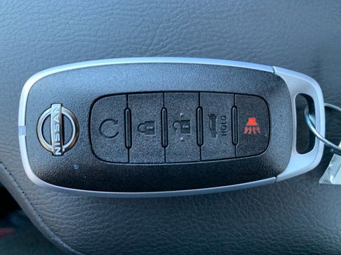 New 2025 Nissan Versa SR image 28