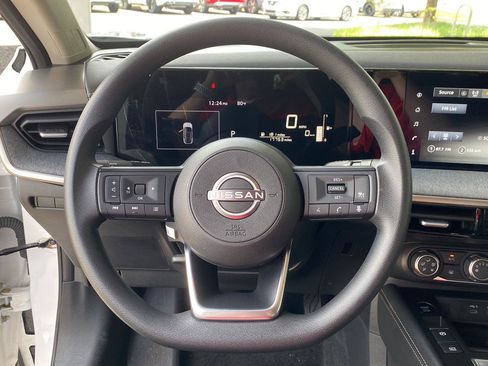 Certified 2025 Nissan Kicks SV AWD/4WD image 30