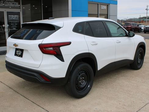 New 2026 Chevrolet Trax LS image 9