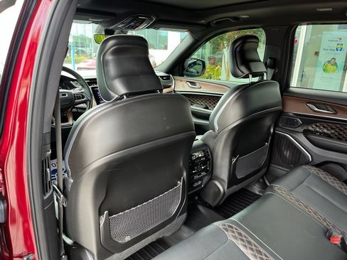 Used 2025 Jeep Grand Cherokee Summit AWD/4WD image 17