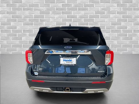 Used 2022 Ford Explorer XLT w/ Equipment Group 202A image 4