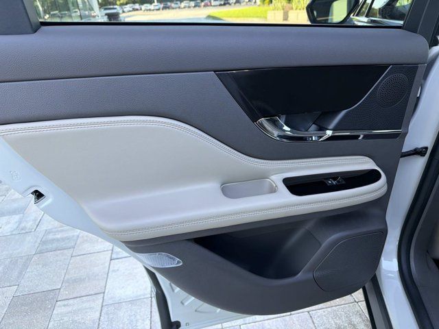 Certified 2024 Lincoln Corsair FWD image 17