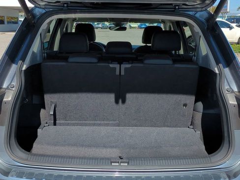 Used 2024 Volkswagen Tiguan SE image 13