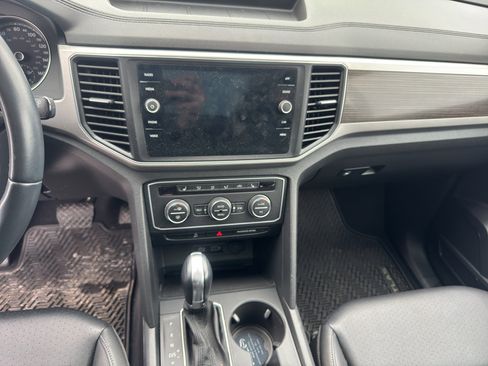 Used 2019 Volkswagen Atlas SE w/ Panoramic Sunroof Package image 4