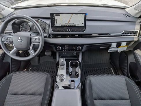 New 2026 Mitsubishi Outlander ES FWD image 14
