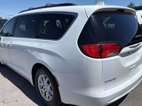 Used 2020 Chrysler Voyager Lxi image 4