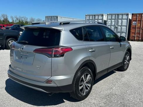 Used 2018 Toyota RAV4 XLE AWD/4WD image 3