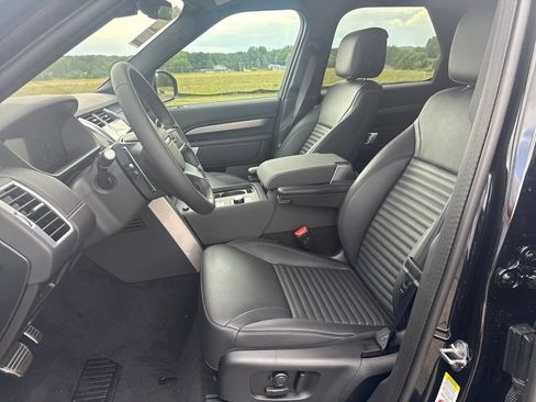 Used 2025 Land Rover Discovery Dynamic SE AWD/4WD image 11