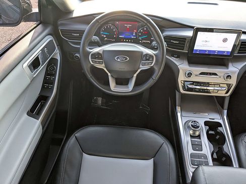 Used 2022 Ford Explorer XLT w/ Equipment Group 202A RWD image 17