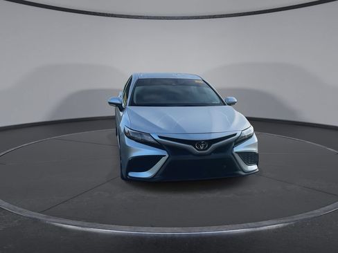 Used 2023 Toyota Camry SE w/ Convenience Package FWD image 3
