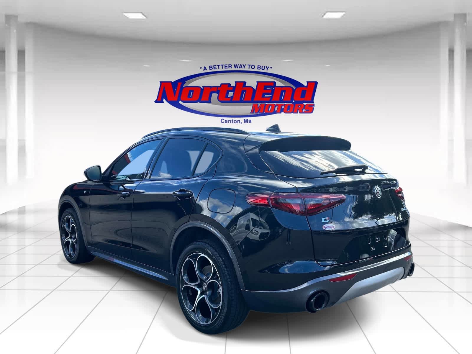 Used 2023 Alfa Romeo Stelvio Ti AWD/4WD image 5