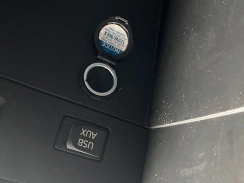 Used 2015 Toyota Venza XLE image 39