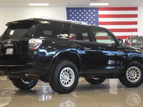 Used 2014 Toyota 4Runner SR5 AWD/4WD image 18