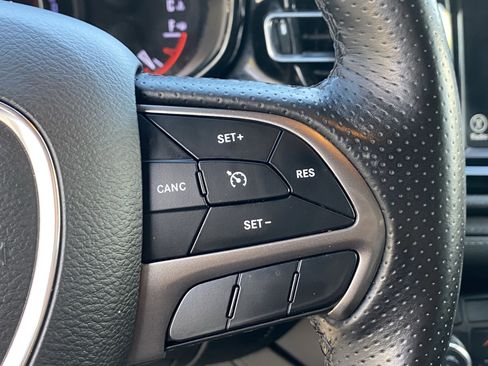 Used 2023 Dodge Durango SXT image 28