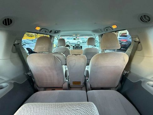 Used 2013 Toyota Sienna LE FWD image 12