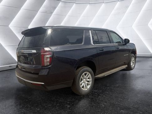 Used 2024 Chevrolet Suburban LT image 4
