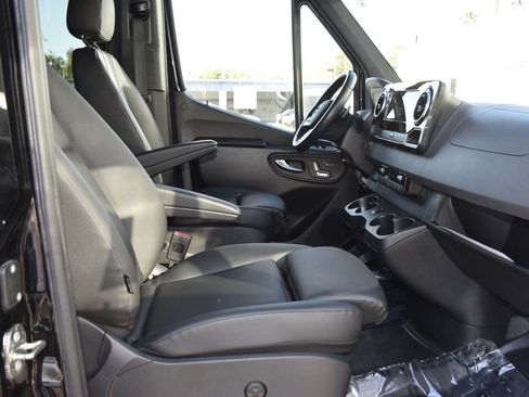 Used 2024 Mercedes-Benz Sprinter 2500 image 12