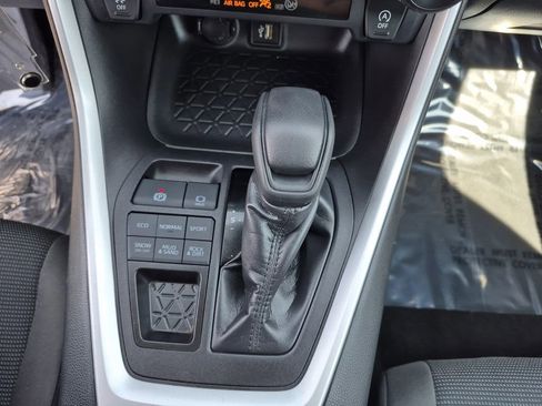 Used 2024 Toyota RAV4 LE image 9