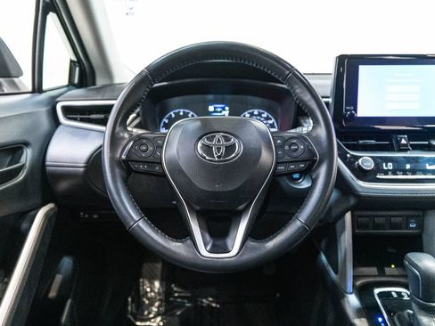 Used 2025 Toyota Corolla Cross LE FWD image 16