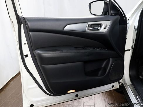 Used 2018 Nissan Pathfinder SL w/ Midnight Edition Package image 27