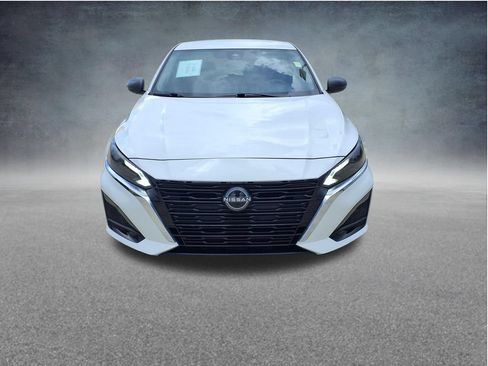 Used 2025 Nissan Altima 2.5 SV FWD image 2