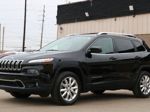 Used 2017 Jeep Cherokee Limited AWD/4WD image 21