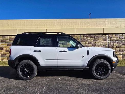 New 2025 Ford Bronco Sport Outer Banks w/ Sasquatch Outer Banks Package AWD/4WD image 2