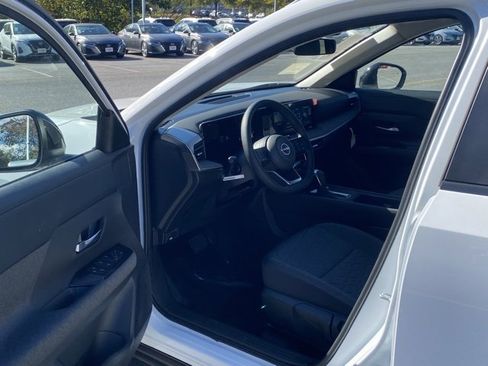 New 2026 Nissan Kicks SV image 14