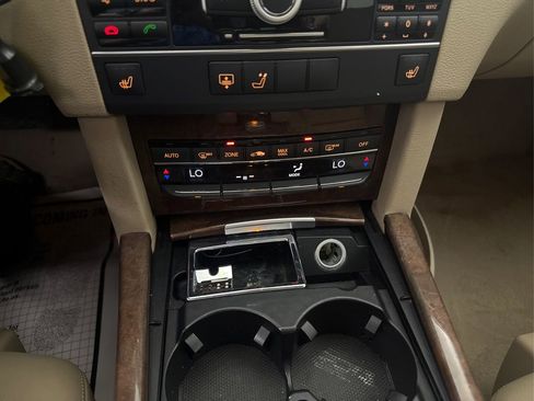 Used 2010 Mercedes-Benz E 350 Sedan image 36