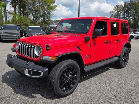 Used 2025 Jeep Wrangler Unlimited Sahara AWD/4WD image 3