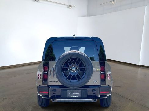 Used 2023 Land Rover Defender 130 X-Dynamic SE AWD/4WD image 5