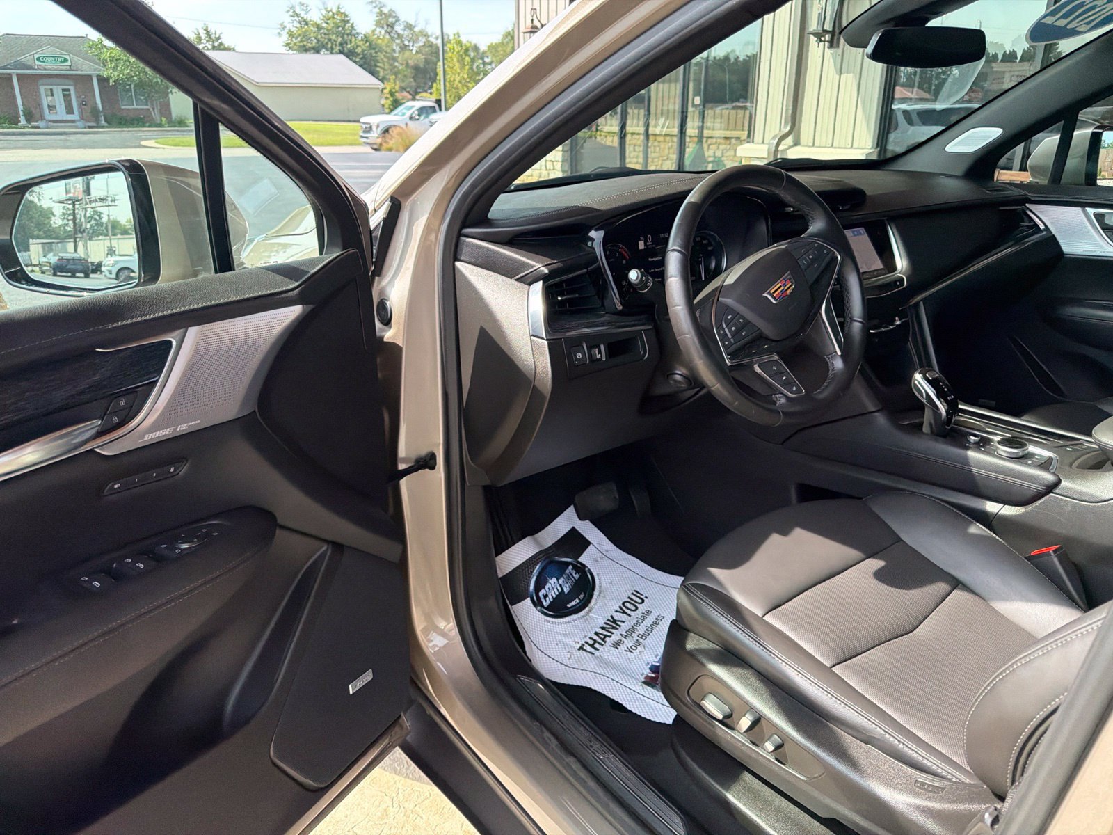 Used 2022 Cadillac XT5 Premium Luxury w/ LPO, Floor Liner Package AWD/4WD image 8