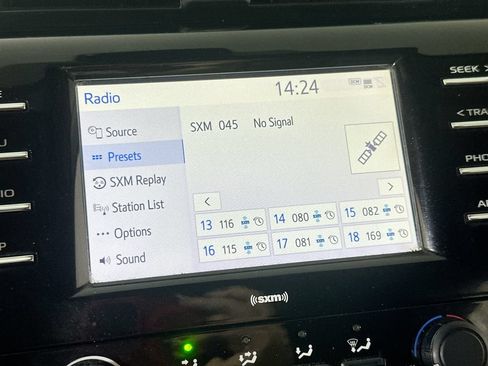 Used 2020 Toyota Camry LE FWD image 31
