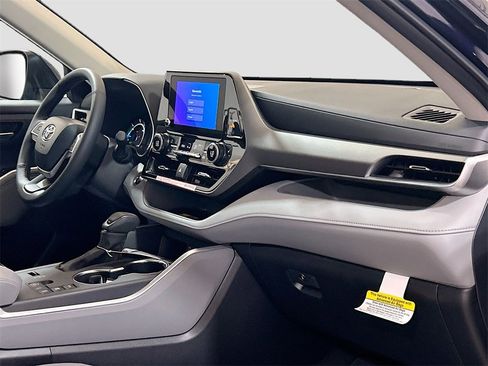 New 2026 Toyota Highlander XLE image 28