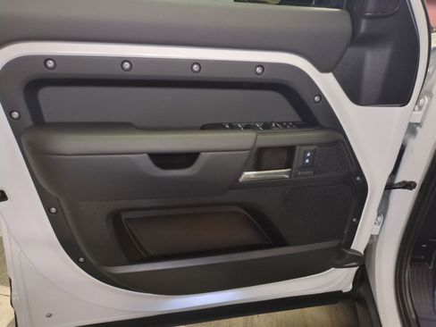 New 2026 Land Rover Defender 110 X-Dynamic SE image 11