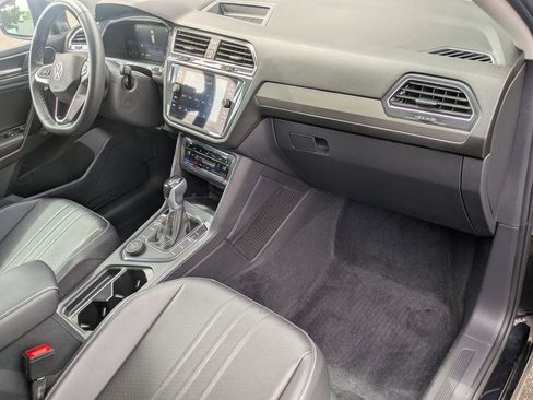 Used 2022 Volkswagen Tiguan SE AWD/4WD image 26